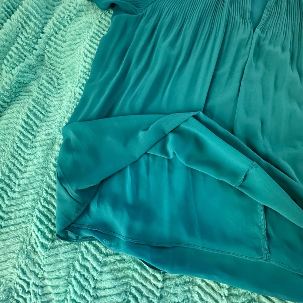 Tahari Turquoise Flutter Sleeve Blouse with Pleated Details 2x - Picture 5 of 11
